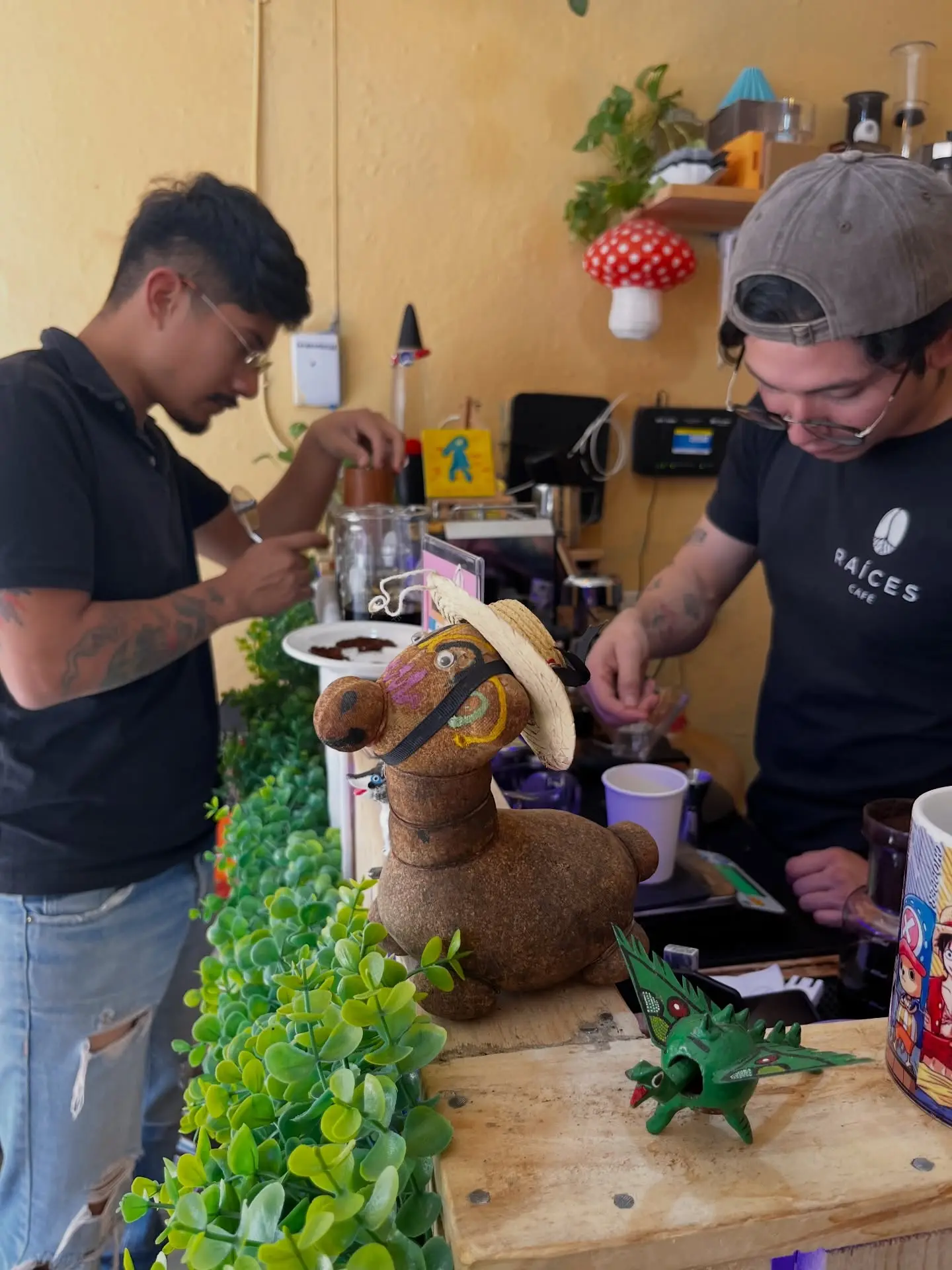 Erik y Alberto en la barra